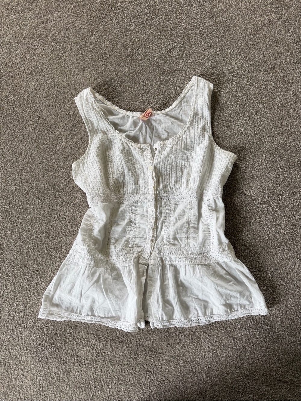 Faded Glory White Sleeveless Ruffled Neck Top